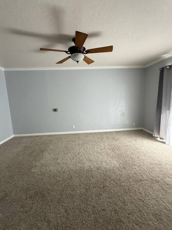 Master Bedroom for Rent / Se renta master recamara 1