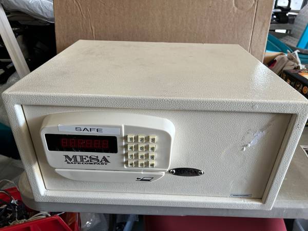 Personal Digital Gun Safe 18"x15"x9" 1