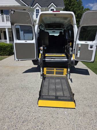 2014 Ford Econoline E250 HANDICAP VAN - $19,600 (Marietta Ga)63620401708163121