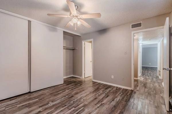 $1,250 / 2br - Elevate every moment, every day: Your 2 BR, 1 BA home awaits. (OLD MEADOWBROOK)63867602988675124