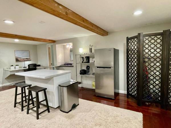 $1,200 / 1br - 650ft2 - Furnished Studio – Private, Peaceful (Traverse City)64037724114818121