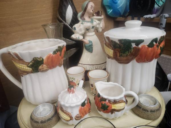 Beautiful 6-Piece Vintage Fall Harvest Ceramic Bundle 1