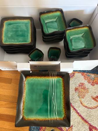Baum Galaxy dishware. Plates bowls kitchen dining. 1