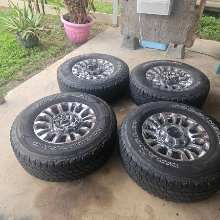 2021 F250 SD stock rims and tires 1