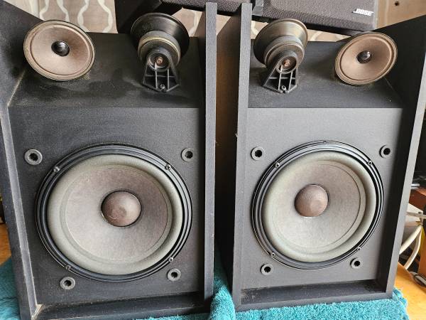 BOSE 301 Series III SPEAKERS Direct/Reflecting Bookshelf Speaker BOSE 301 Series III SPEAKERS Direct/Reflecting Bookshelf Speaker
