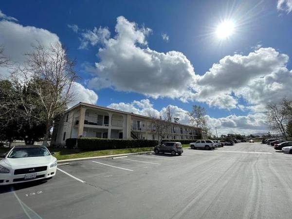 $2,089 / 2br - 930ft2 - Desagüe de basura, refrigerador, piscina, estacionamiento fuera de la calle (Ramona)63663888457091122