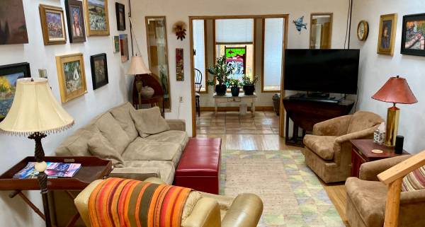 $3,100 / 3br - Three bedroom two bath home between November 1 May 31, min 4 mos (Taos)63806144518019120