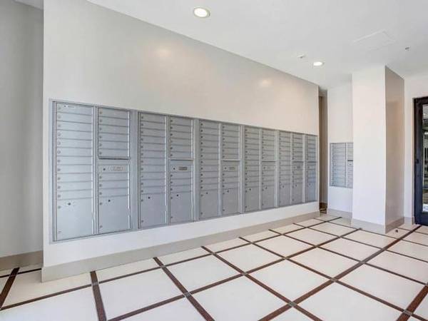 $3,128 / 2br - 1049ft2 - Impecable apartamento de 2 habitaciones/2 baños con amplios armarios empotrados, alquiler gratuito (Mission Valley)63657343069185124