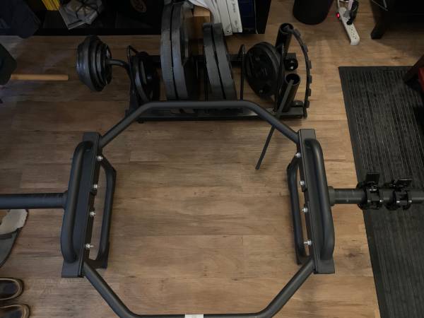 Weights and hack squat bar 1