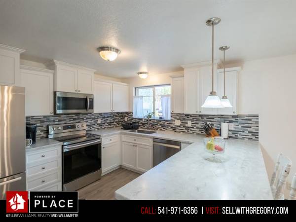 $365,000 / 3br - 1704ft2 - Spacious 3-Bedroom Home with Updated Kitchen & Bonus Room (Sweet Home OR)64170157883267123