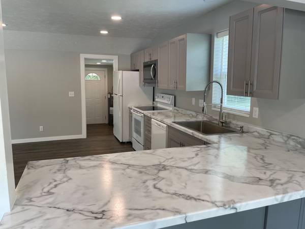 $1,200 / 1br - 675ft2 - Cabaña acogedora de 1 dormitorio en lago privado – Retiro tranquilo junto al Platte (Waterloo)63681677567747122