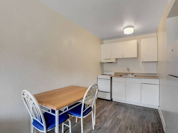 $285 / 350ft2 - Air Conditioning, Furnished Apartments Available, Free Utilities (4244 n las vegas blvd, las vegas, NV)63907028795906124