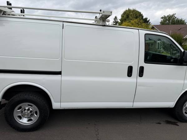 2011 Chevrolet Express 2500 - Photo 8