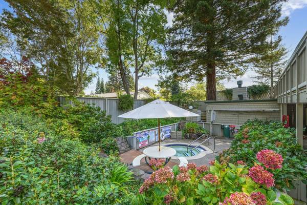 $3,250 / 2br - 1149ft2 - Wood Burning Fireplace, Washer & Dryer in Unit, Covered parking (napa county)64011484127234123