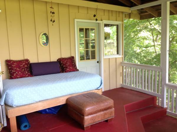 $2,100 / 2br - 1100ft2 - Sound of Nature, Mountain Cottage  on 5 acres forest (Black Mountain, Fairview)64029205481475121