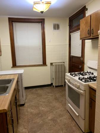 $1,660 / 1br - 750ft2 - Vintage Lovers Dream! (Edgewater)63959878385411124