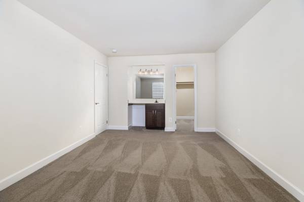 $1,810 / 1br - 850ft2 - Walk to Dining & Shopping, Free Gas Heat & Cooking, 1 BD63896153651586124
