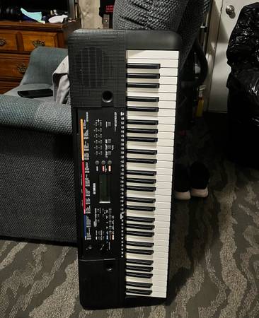 Yamaha PSR-E263 Keyboard 61 Keys Brand New (No Cable) 1