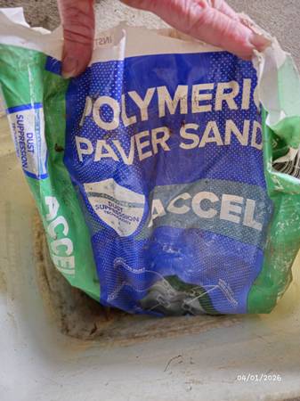 1/2 bag paver sand