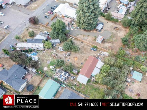 $200,000 / 2br - 768ft2 - Opportunity awaits on this 0.72-acre property in town. (Sweet Home OR)63624697476609122