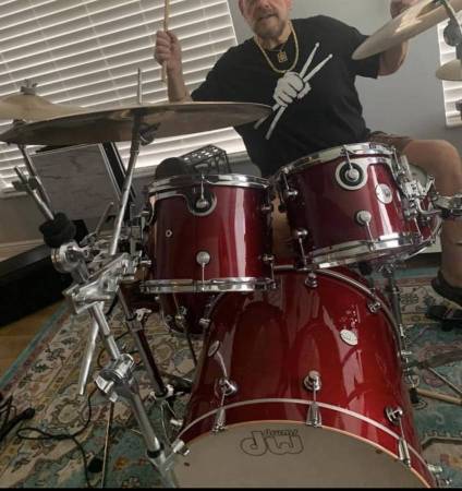 DW DRUMS 5 PIECE KIT DESIGN 1