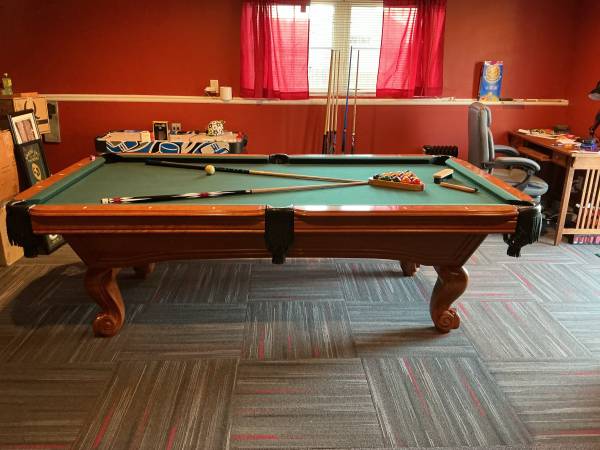 7 1/2’ Pool Table Excellent Condition Slate 1