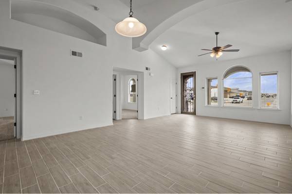 $1900.00 / 4br - 1603ft2 - Great location detached  garage63971416809858121