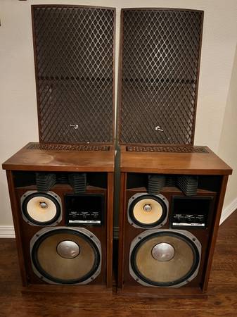 Sansui SP-3200 A Pair of vintage speaker 4 way 5 speakers