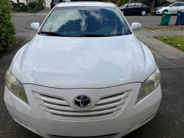 2009 Toyota Camry LE 40,000 millas en el motor nuevo - $4,700 (Edgewood)63622882231297124