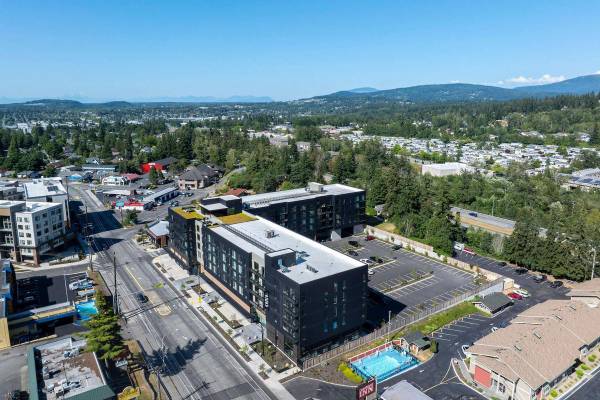 $2,750 / 2br - 1061ft2 - Quartz Countertops, Community Kitchens, Matte Black Fixtures (Sehome)63935322074114124
