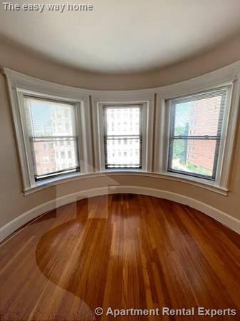 $2,725 / 1br - --- Sun Filled 1 Bed -- 5 Mins to the T -- Heat Incl - October 15th (Central Sq.)63699196406401121