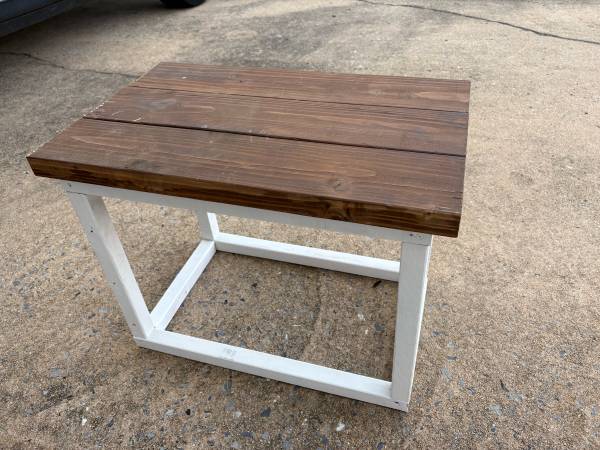 Nice solid wood side table 26”x16”x20” - $35 (Elizabethtown)62969130876289121
