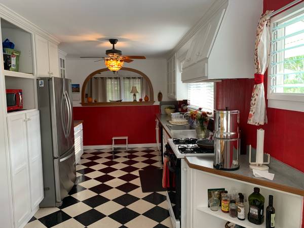 $1,200 / 1br - 1100ft2 - Furnished Room for Rent .09 mile from UH Hilo/Town with utlities. (Hilo)63939787549442124