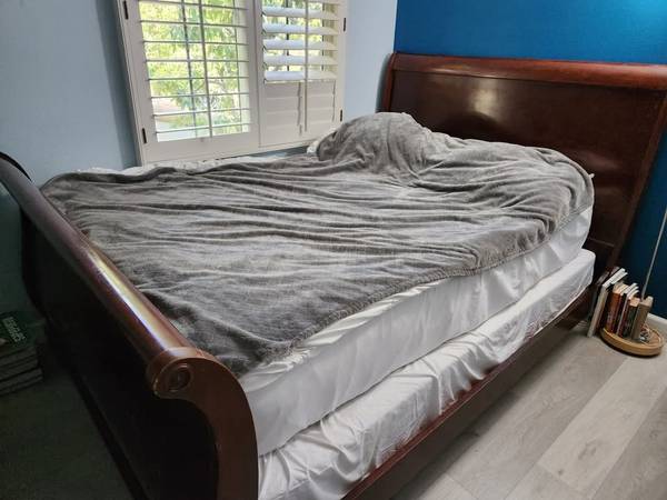 Beautiful Queen Bed Wood Frame (frame only) 1