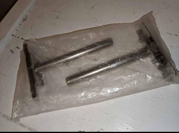 2 Floating shelf mounts 1