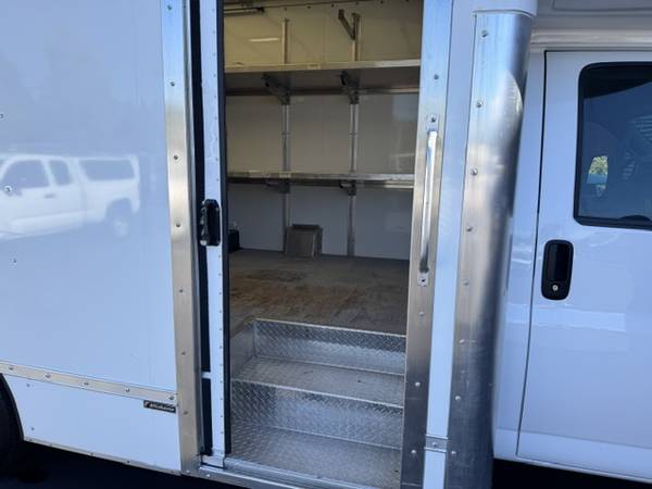2021 Chevrolet Express 3500 Cutaway - Photo 5