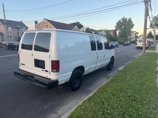 2009 Ford E-Series E-150 E-150 - Photo 4