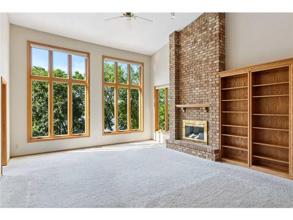 $1,050,000 / 4br - 5046ft2 - New Listing in Coon Rapids, MN (Coon Rapids)64003959016577124