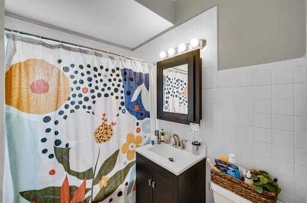 $2,500 / 2br - Sun-Drenched 2-Bedroom in the Heart of Avondale Available Dec 2025 - A (Avondale)64173448110082121