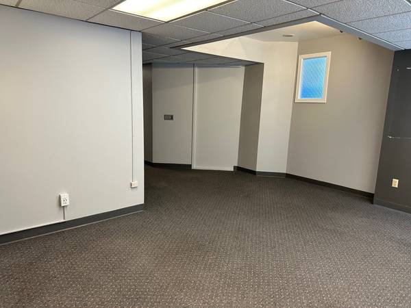 $600 / 430 pies² - Espacio de oficina en Warwick - $600/mes - Disponible a partir del 1/9/2563380492071171121