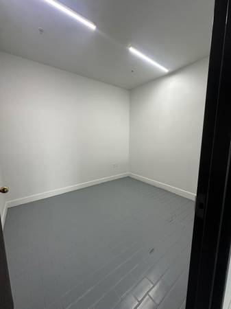 $2,750 / 1600ft2 - Espacio Comercial Amplio Reformado (estudio de arte/almacén/usos múltiples) (bayview)63686103640963122