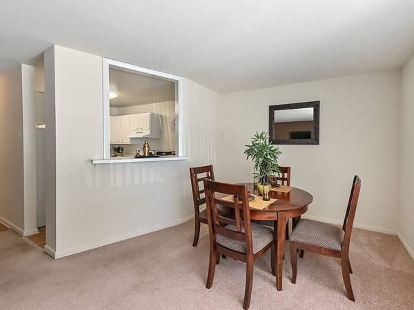 $1,130 / 1br - 710ft2 - Combinando relajación y sofisticación para crear el lugar ideal. (1610 Sunset Ave, Waukegan, IL)63774346362755123