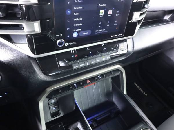 2022 Toyota TUNDRA 4WD SR5 - Photo 15