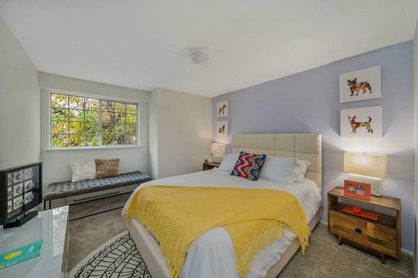 $2,155 / 2br - 984ft2 - On-site Management, Online Payments Available63845962418305122