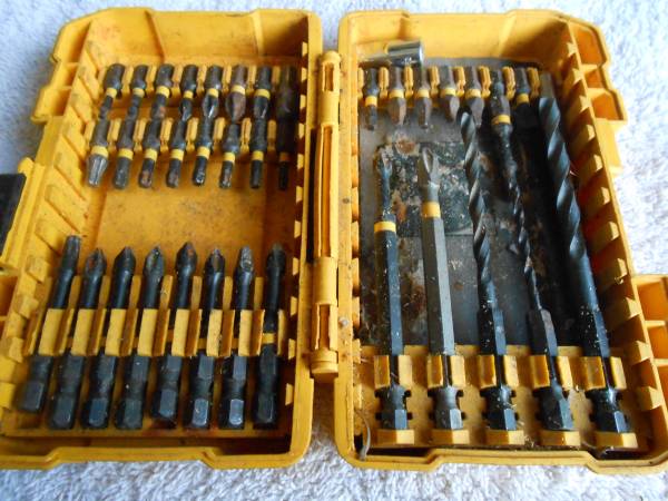 Kit de destornillador dewalt - $10 (Bellingham)63435874658563121