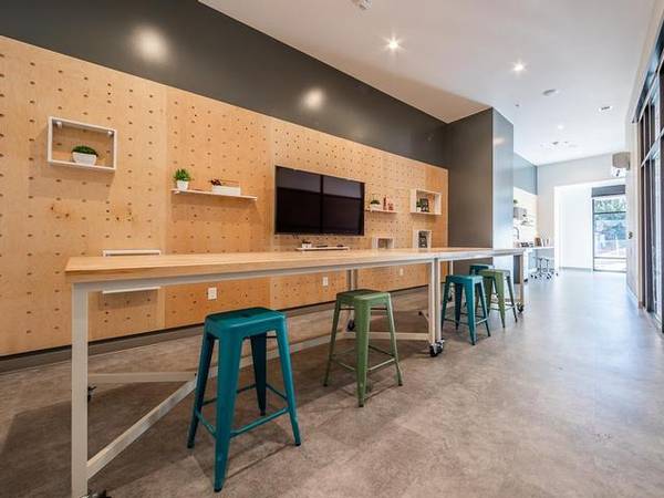 $2,013 / 473ft2 - Estudio exclusivo/1 BA con salón en la azotea, comunidad apta para mascotas (Seattle, Ravenna, Roosvelt)63862288851585122