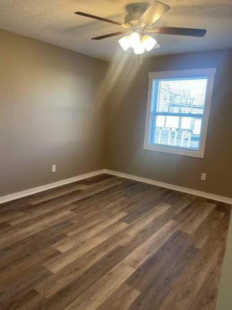 $1,295 / 3br - 3 BEDROOM UNITS AT 109 CREEKWOOD AVE (109 CREEKWOOD AVE)63700363314561124