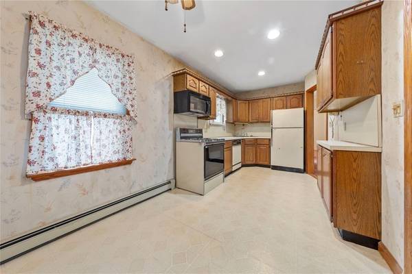 $2,460 / 2br - 836ft2 - Single-Fam 2BR Rental in SD26 nr Cunningham Pk & GCP Exit (Fresh Meadows nr St. John’s U, Cunningham Pk & Union Tpke)63854193369603122
