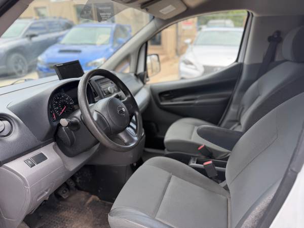 2017 Nissan NV200 SV - Photo 11