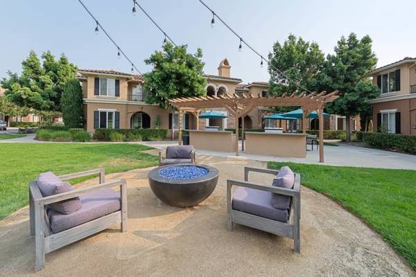 $2,499 / 1br - 669ft2 - Cerca del parque para perros, zona de barbacoa/área de picnic, barra de desayuno (1850 Thibodo Rd, Vista, CA)63866051057281122